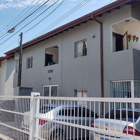Apartamento Ubatuba - Praia grande - 200m da praia Exterior foto