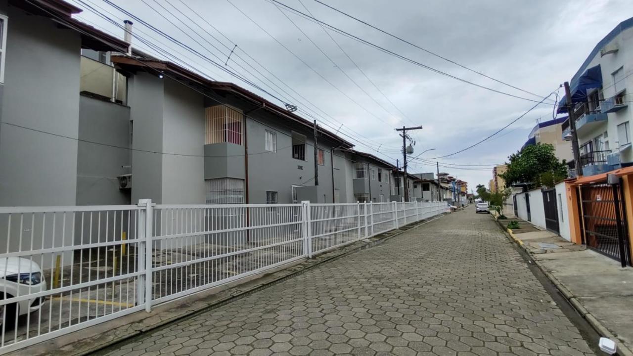 Apartamento Ubatuba - Praia grande - 200m da praia Exterior foto